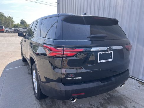 Used 2023 Chevrolet Traverse LS image 6