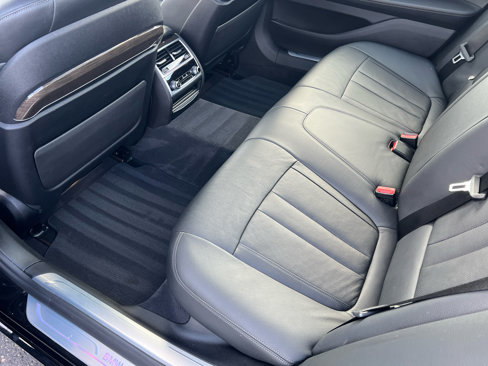Used 2021 BMW 740i xDrive image 14