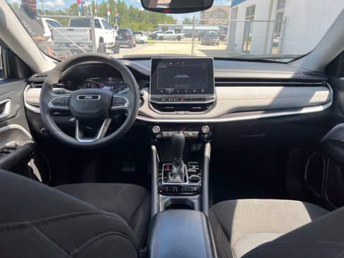 Used 2022 Jeep Compass Sport image 9