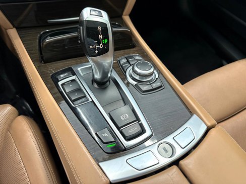 Used 2011 BMW 740Li image 36