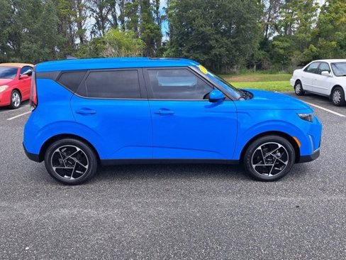 Used 2024 Kia Soul EX image 3