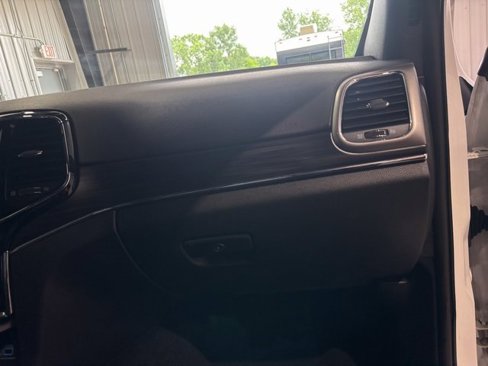 Used 2020 Jeep Grand Cherokee Limited image 28