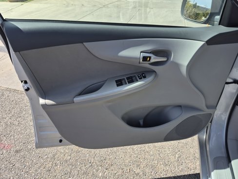 Used 2010 Toyota Corolla LE image 13