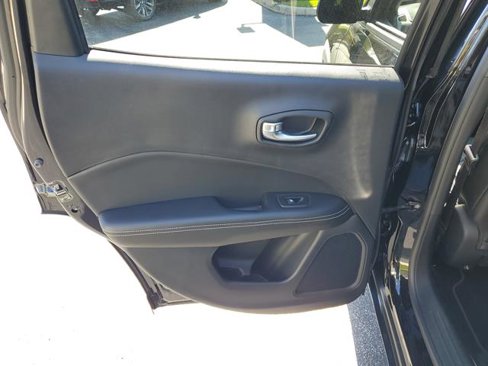 Used 2021 Jeep Compass Latitude image 11