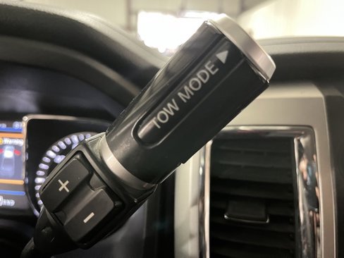 Used 2019 Nissan Titan SV image 19