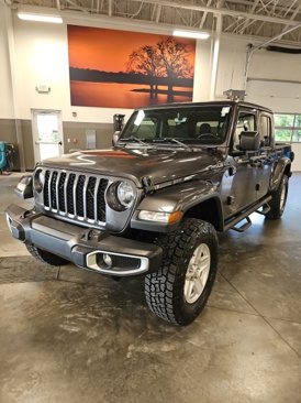 Used 2021 Jeep Gladiator Sport image 2
