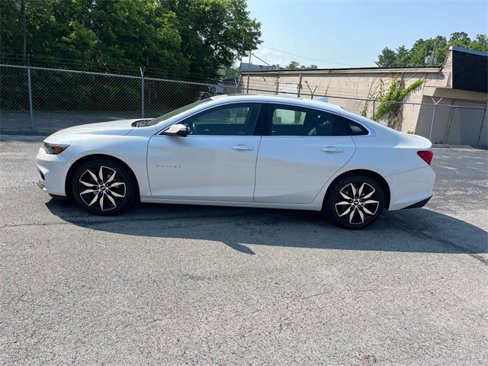 Used 2018 Chevrolet Malibu LT w/ Leather Package image 6