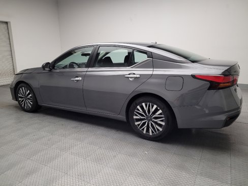 Used 2024 Nissan Altima 2.5 SV image 3