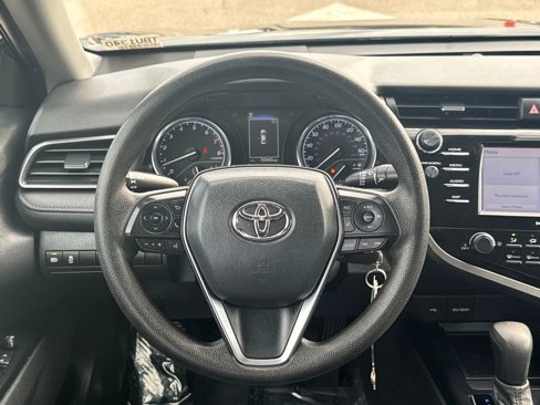 Used 2020 Toyota Camry LE image 15