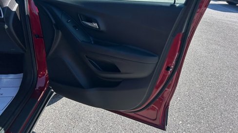 Used 2019 Chevrolet Trax LT w/ LT Convenience Package image 38