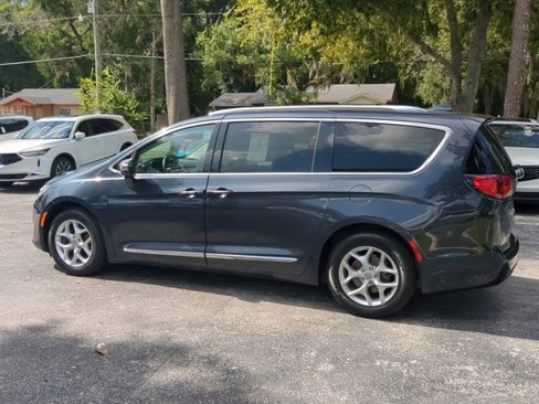 Used 2020 Chrysler Pacifica Limited image 6
