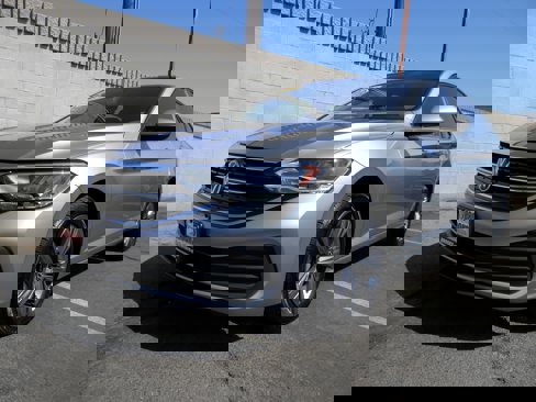 Used 2023 Volkswagen Jetta SE image 1