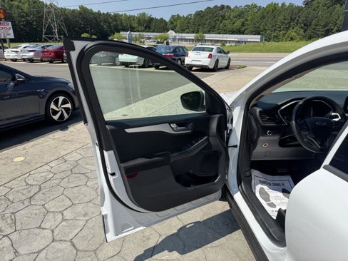 Used 2020 Ford Escape SE image 5
