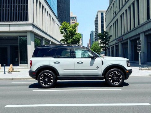 Used 2022 Ford Bronco Sport Outer Banks w/ Tech Package image 2