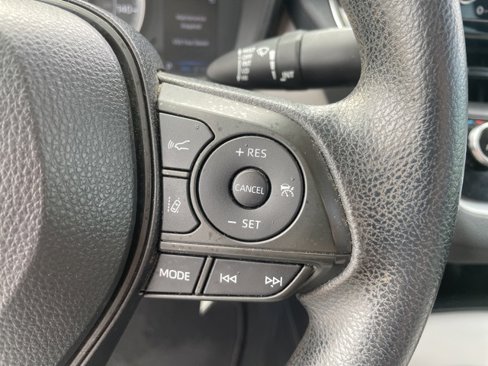 Used 2021 Toyota Corolla LE image 26