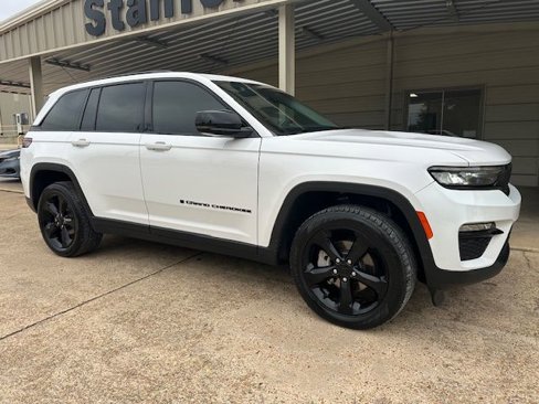 Used 2023 Jeep Grand Cherokee Limited w/ Black Appearance Package image 5