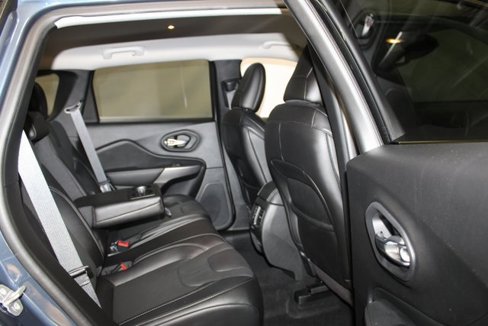 Used 2021 Jeep Cherokee Latitude Lux w/ Comfort/Convenience Group image 12