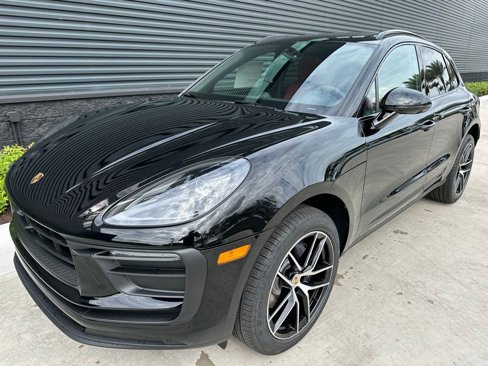 Used 2025 Porsche Macan image 6