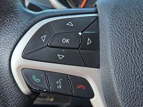 Used 2016 Jeep Cherokee Sport image 33