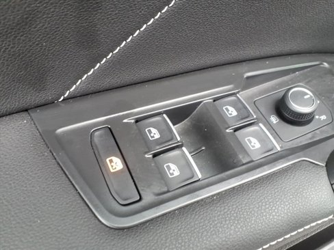Certified 2022 Volkswagen Tiguan SE image 12