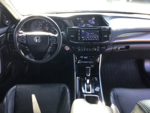 Used 2016 Honda Accord Touring image 12
