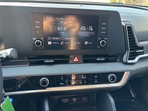Used 2023 Kia Sportage LX image 17