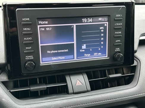 Used 2019 Toyota RAV4 LE image 17
