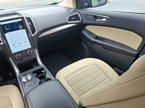 Used 2022 Ford Edge SE w/ Cargo Accessory Package image 16