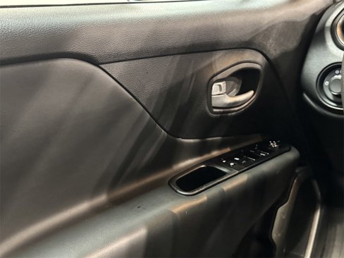 Used 2023 Jeep Renegade Latitude image 36