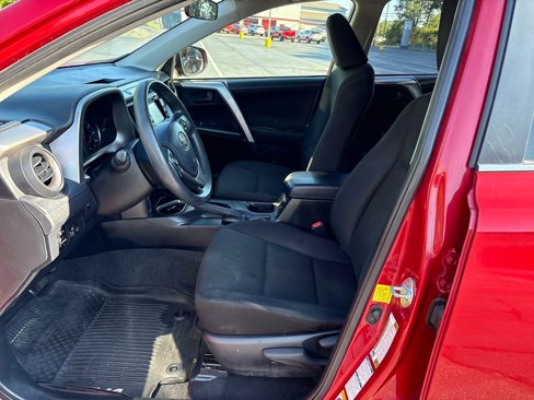 Used 2017 Toyota RAV4 LE image 9