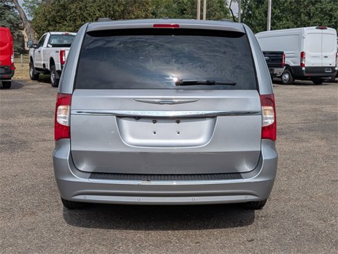Used 2015 Chrysler Town & Country Touring-L w/ Driver Convenience Group image 4