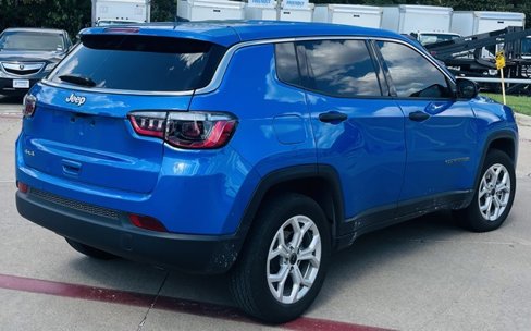 Used 2025 Jeep Compass Sport image 2