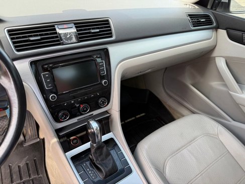 Used 2013 Volkswagen Passat TDI SE image 24