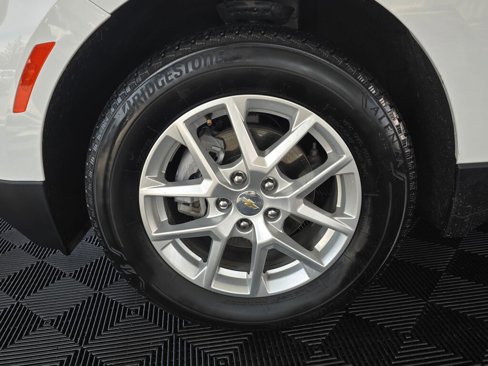 Used 2024 Chevrolet Equinox LT image 10