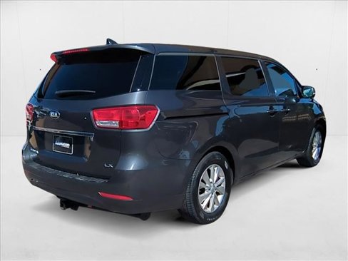 Used 2017 Kia Sedona LX image 5