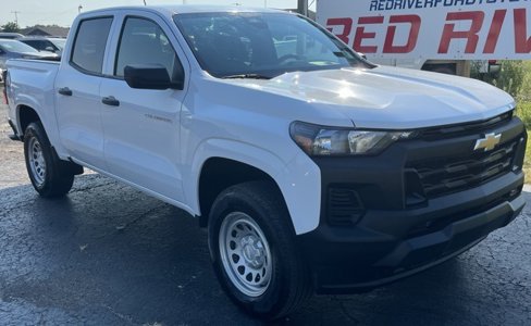 Used 2025 Chevrolet Colorado W/T w/ Advanced Trailering Package image 2