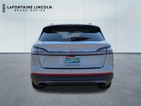 Used 2022 Lincoln Nautilus Reserve w/ Luxury Package image 4