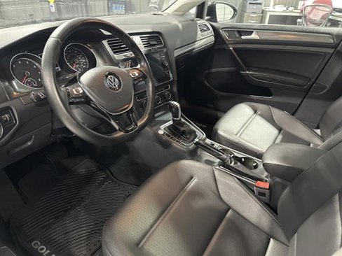 Used 2019 Volkswagen Golf SE image 15