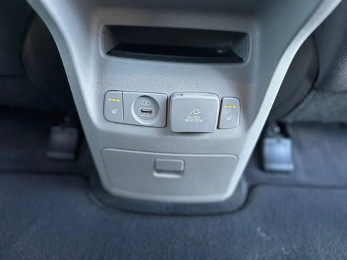Used 2015 Kia Sedona SX image 35