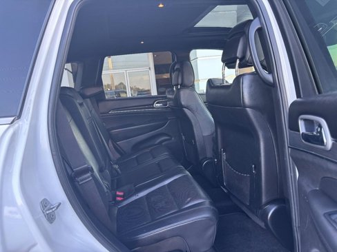Used 2018 Jeep Grand Cherokee Overland image 13