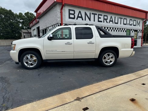 Used 2009 Chevrolet Avalanche LTZ image 2