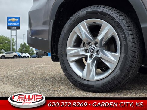 Used 2017 Toyota Highlander Limited image 32