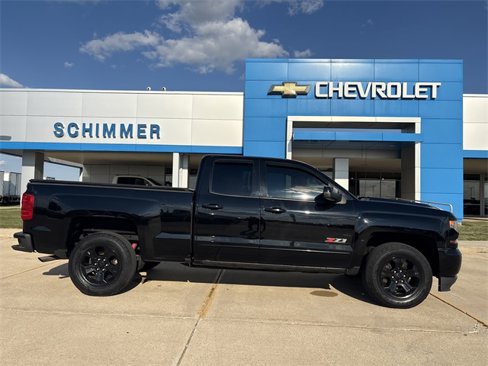 Used 2017 Chevrolet Silverado 1500 LT w/ Midnight Edition image 2