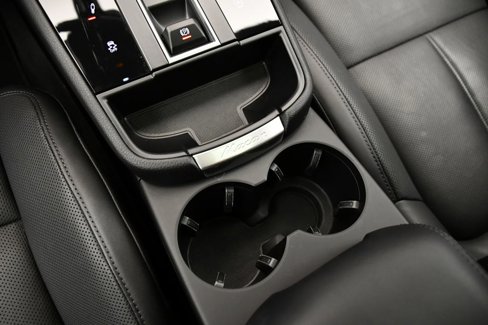 Certified 2025 Porsche Macan Turbo image 36