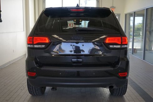 Used 2019 Jeep Grand Cherokee Laredo image 12