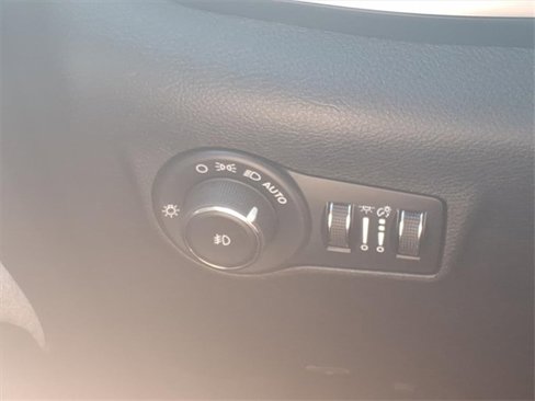 Used 2024 Jeep Compass Latitude image 16