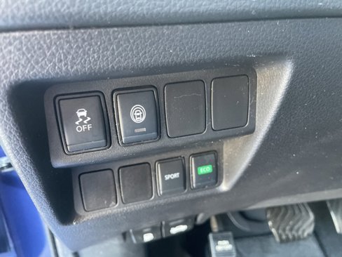 Used 2020 Nissan Rogue Sport S image 24