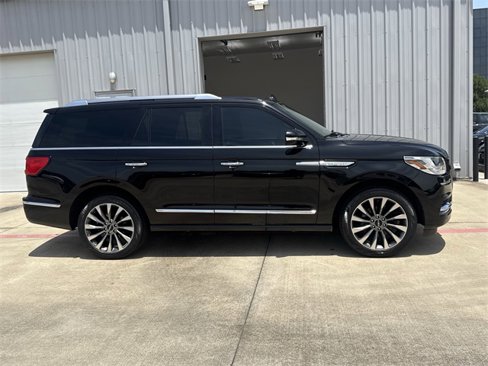 Used 2018 Lincoln Navigator Select image 8
