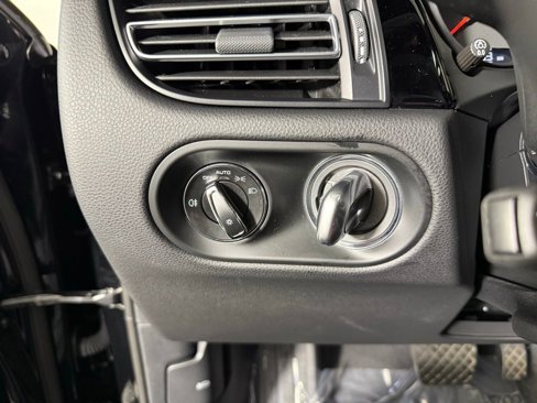 Certified 2021 Porsche Macan S image 35