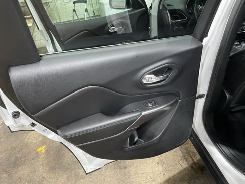 Used 2019 Jeep Cherokee Latitude Plus w/ Cold Weather Group image 29